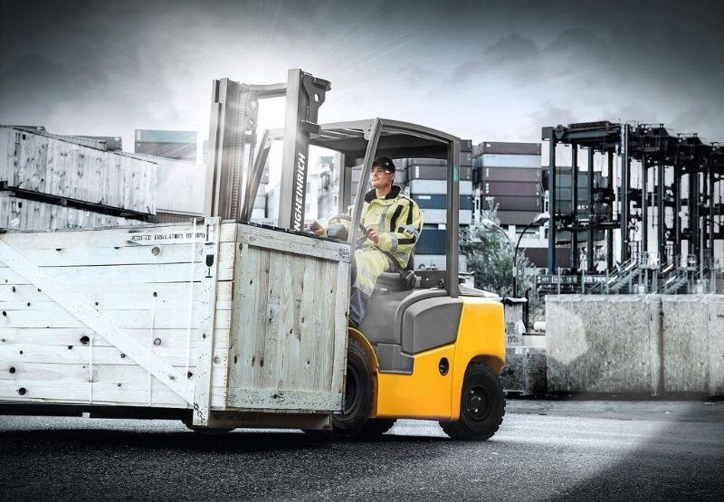 叉车怕雨淋吗?